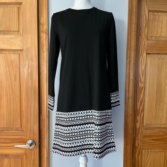 NWT Geometric design dress in black, white gray  size Small - Picture 2 of 8